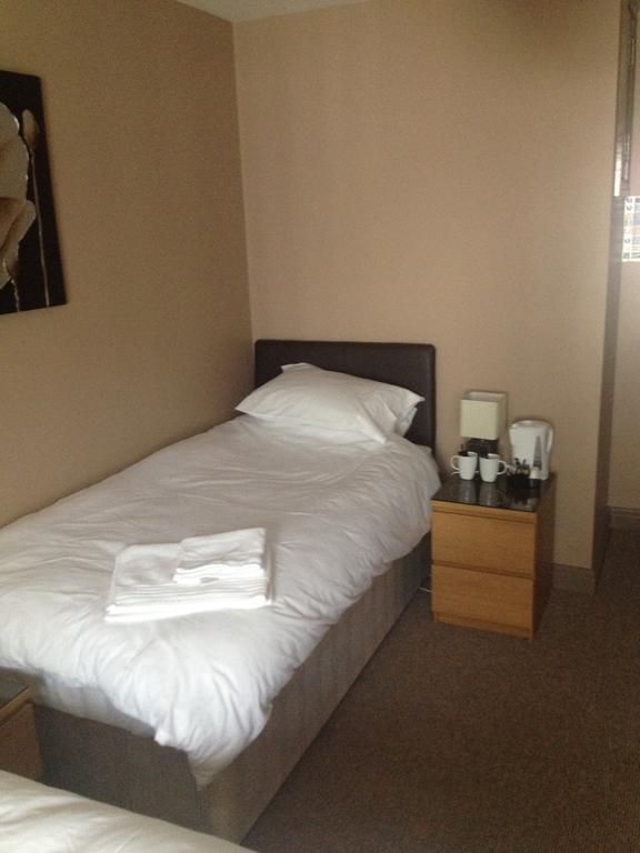 Bed and Breakfast Coach & Horses Tredegar Номер фото